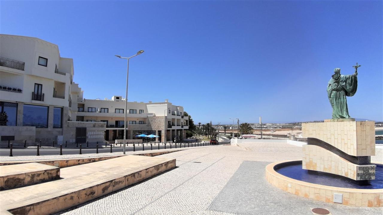 Potato Beach Apartment At Beach Front & Sea View Lagos Exteriör bild