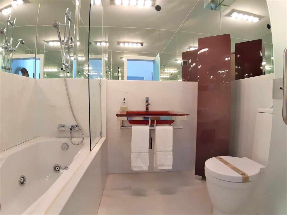 Potato Beach Apartment At Beach Front & Sea View Lagos Exteriör bild