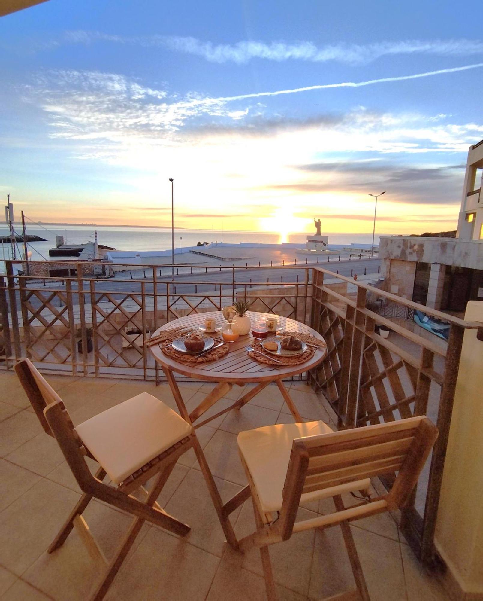 Potato Beach Apartment At Beach Front & Sea View Lagos Exteriör bild