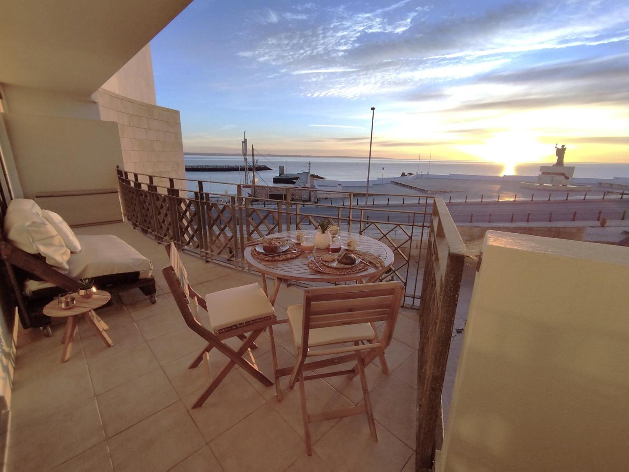 Potato Beach Apartment At Beach Front & Sea View Lagos Exteriör bild